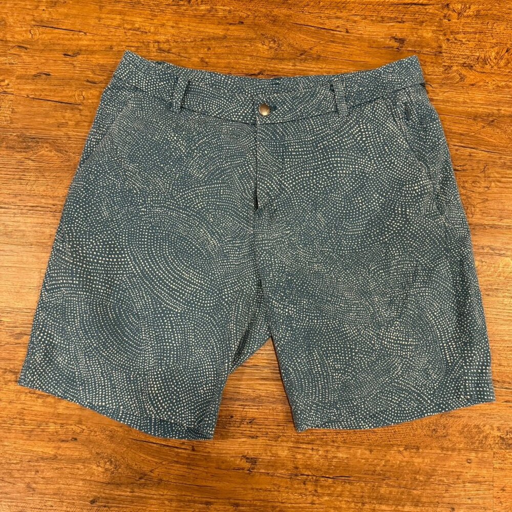 Lululemon Blue Teal Polka Dot Commission Casual Performance Golf Shorts Men 33x9